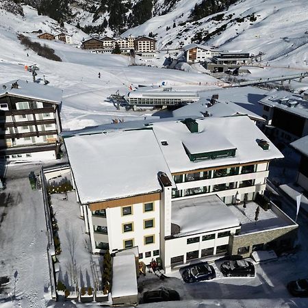 Hotel Albona Nova Zürs Екстериор снимка