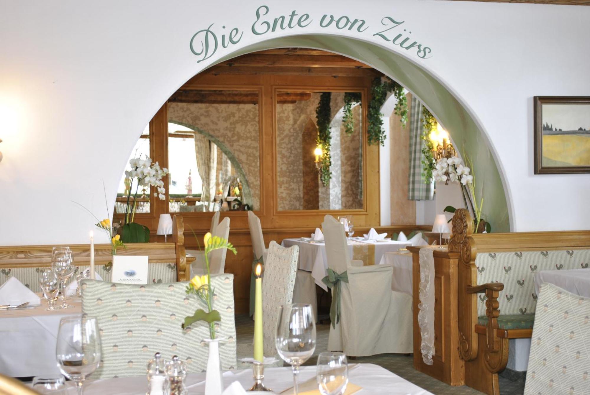 Hotel Albona Nova Zürs Екстериор снимка