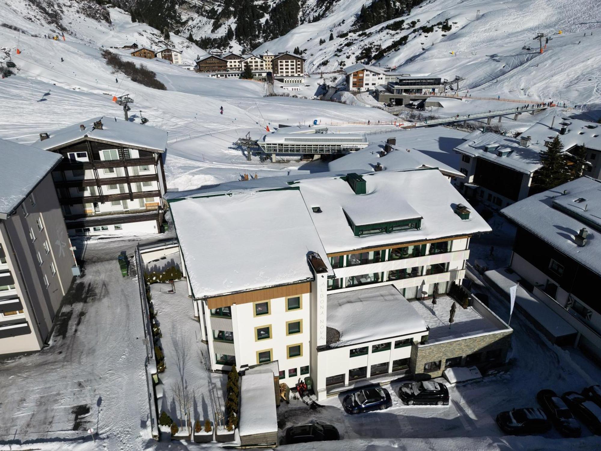 Hotel Albona Nova Zürs Екстериор снимка